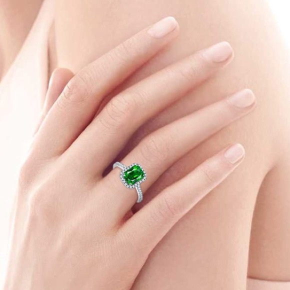 Emerald Halo Ring - Picture 3 of 10